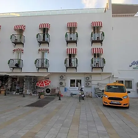 Artemis Hotel