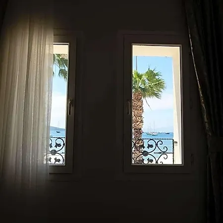 Artemis Hotel