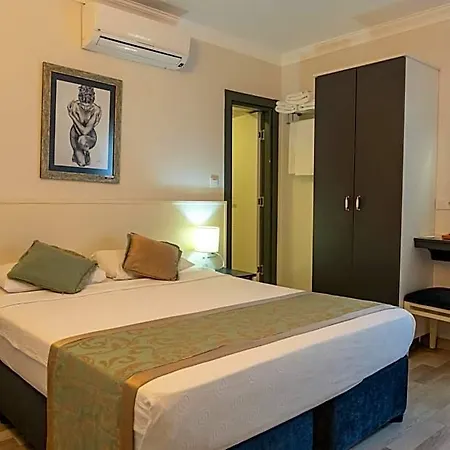 Artemis Hotel