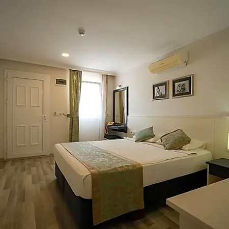 Artemis Hotel